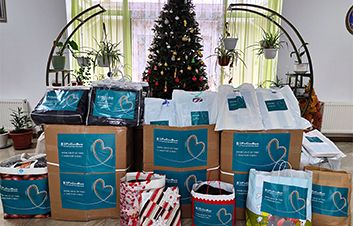 Благотворительная кампания «Подари волшебство Рождества» посетила Дом престарелых из Чадыр-Лунга