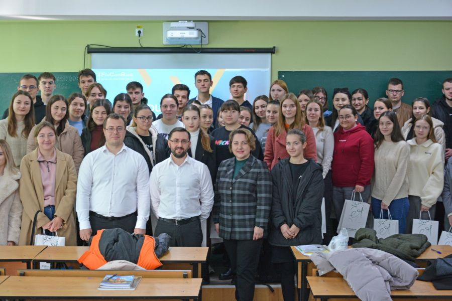 В рамках yедели финансовой грамотности, FinComBank организовал презентацию для студентов Государственного Университета "Алеку Руссо" в Бельцах